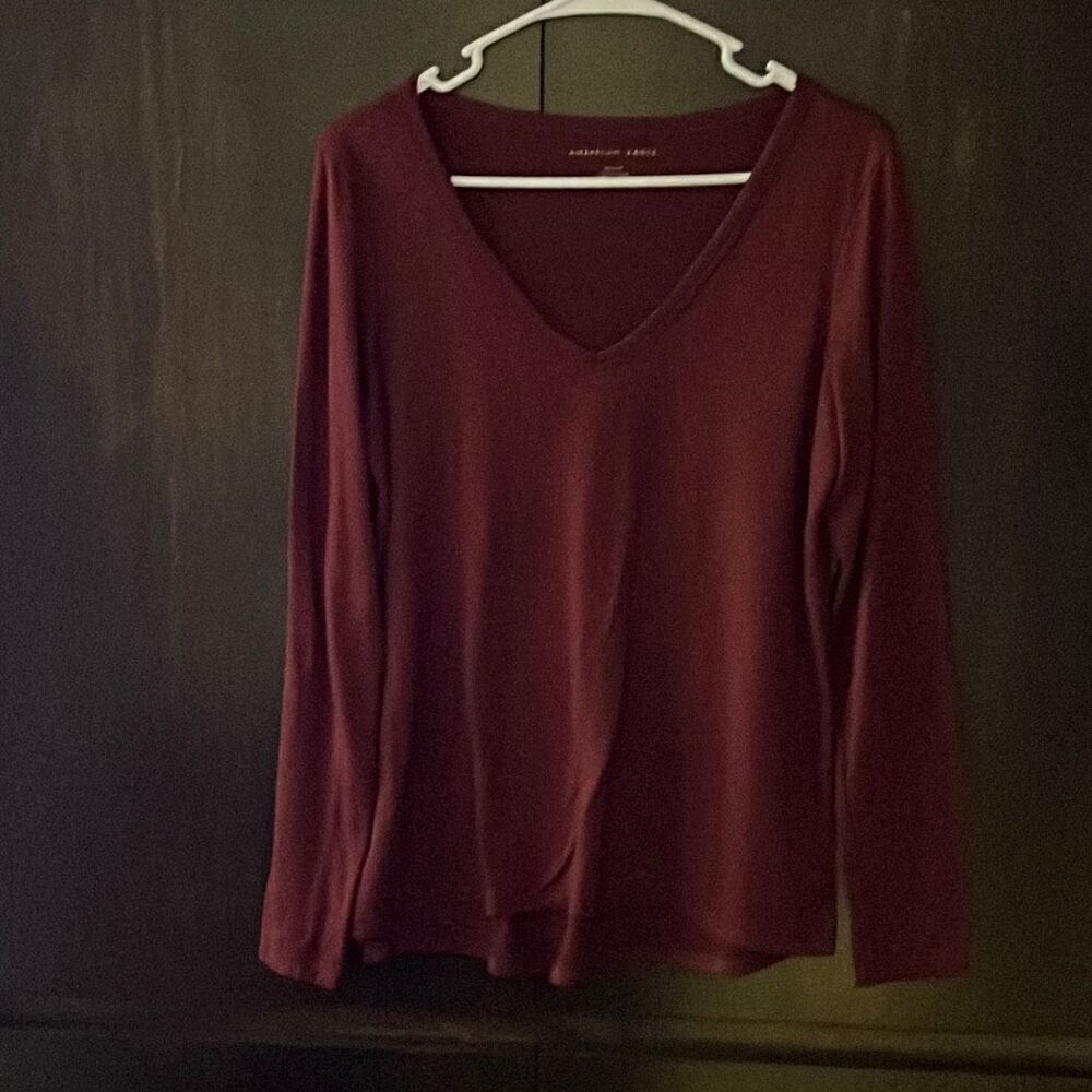 American Eagle Soft Knit Dark Burgundy‎ Long Sleeve V-neck Size Medium